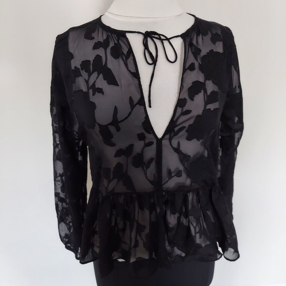 NWT Belle + Sky blouse. Sz M. Polyester